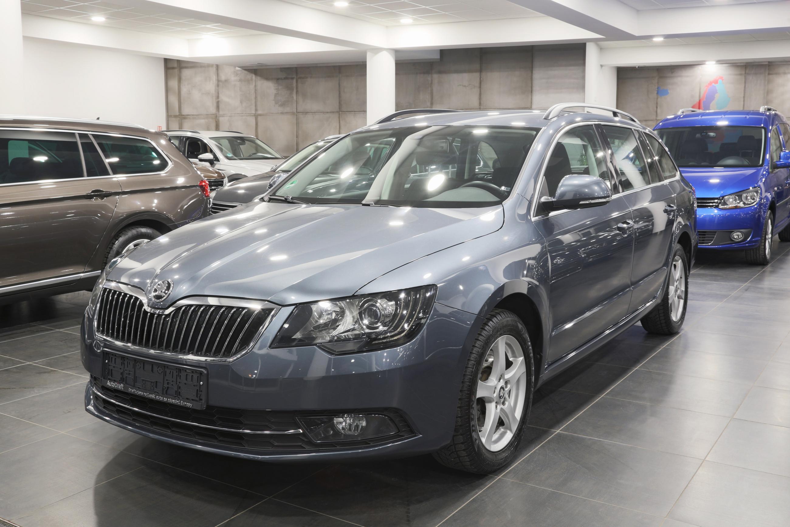 Skoda superb green