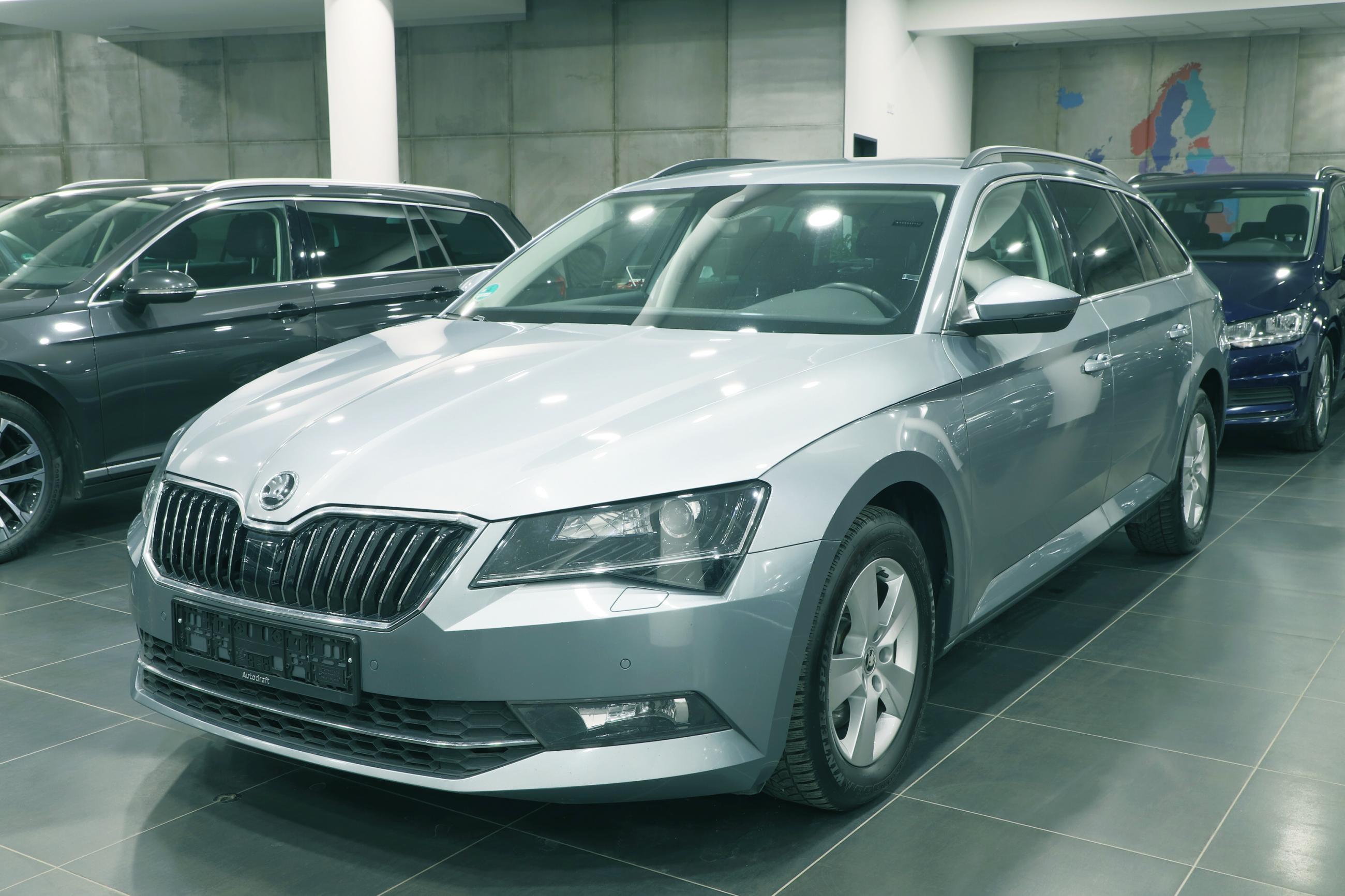 Skoda superb green