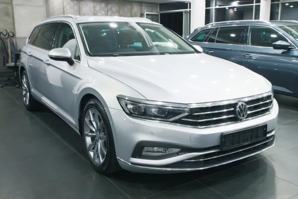 Volkswagen Passat B8 Variant Elegance 4Motion 2.0 TDI 176kW 4x4 DSG / Facelift 2020 / Virtual Cockpit / Matrix Led / 2x sada ALU 18''