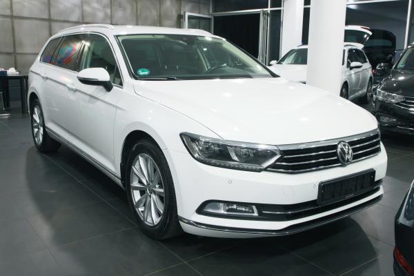 Volkswagen Passat B8 Variant Highline 2.0 TDI 110kW DSG / ALU 17''