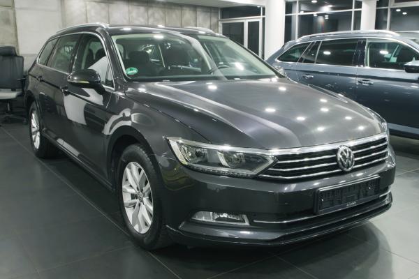 Volkswagen Passat B8 Variant Comfortline 2.0 TDI 110kW DSG / ALU 16''