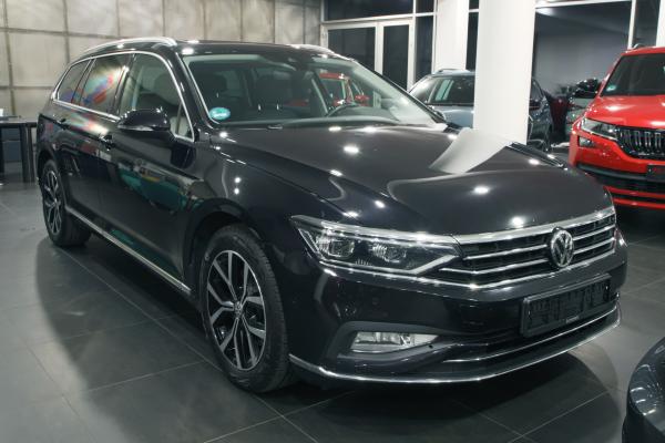 Volkswagen Passat B8 Variant Elegance 2.0 TDI 110kW DSG / Facelift 2020 / Matrix Led / ALU 17''