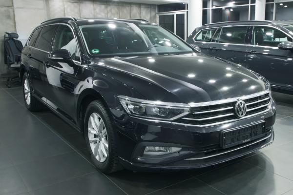 Volkswagen Passat B8 Variant Business 2.0 TDI 110kW DSG / Facelift 2020 / Webasto / Matrix Led / 2x sada ALU 16''