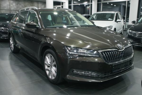 Škoda Superb 3 Combi Style 2.0 TDI 140kW DSG / Facelift 2020 / Virtual Cockpit / ALU 17''