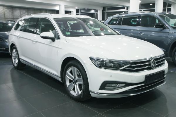 Volkswagen Passat B8 Variant 2.0 TDI 110kW Elegance / Facelift 2020 / Matrix Led / ALU 17"