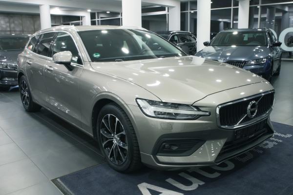 Volvo V60 D4 Geartronic 140kW Momentum / Virtual Cockpit / LED / ALU 17''