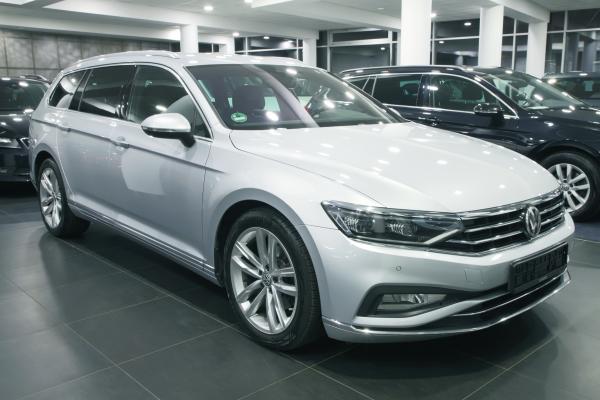 Volkswagen Passat B8 Variant Elegance 2.0 TDI 140kW DSG / Facelift 2020 / Webasto / Matrix Led / ALU 18''