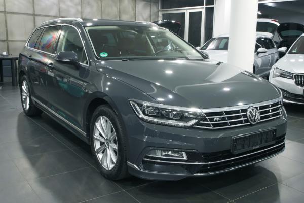 Volkswagen Passat B8 Variant Highline 2.0 TDI 140kW DSG R-Line / Active info Display / ALU 17"