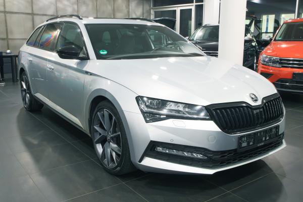 Škoda Superb 3 Combi 2.0 TDI 140kW DSG Sportline / Facelift 2020 / ALU 19''