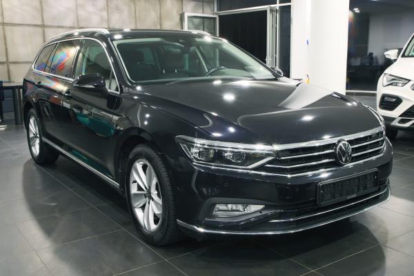 Volkswagen Passat B8 Variant Elegance 2.0 TDI 110kW DSG / Facelift 2020 / Matrix Led / ALU 17''