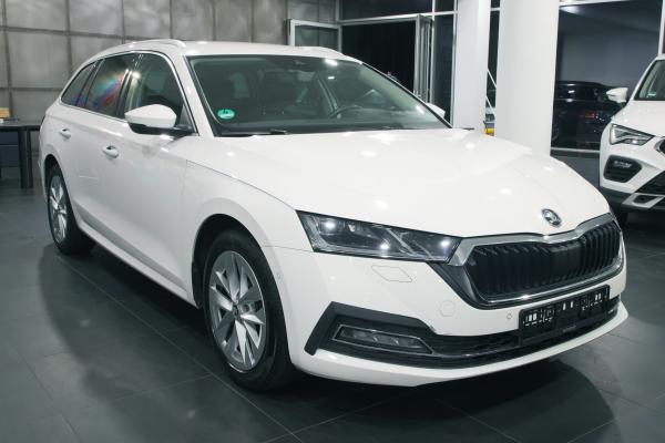 Škoda Octavia 4 Combi Style 2.0 TDI 110kW DSG / Virtual Cockpit / ALU 17''+ ALU 16''