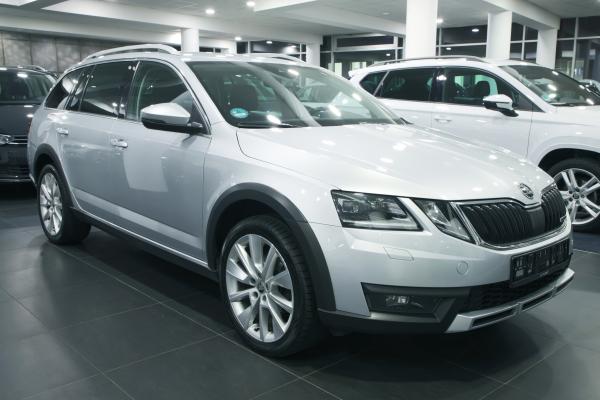 Škoda Octavia 3 Combi Scout 4x4 2.0 TDI 110kW DSG / ALU 18" / Facelift