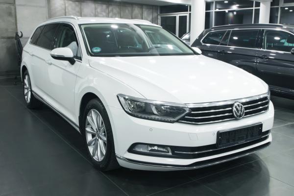 Volkswagen Passat B8 Variant Highline 2.0 TDI 110kW DSG / ALU 17''