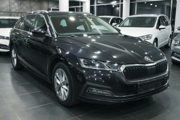 Škoda Octavia 4 Combi 2.0 TDI 110kW DSG / Virtual Cockpit / ALU 17''