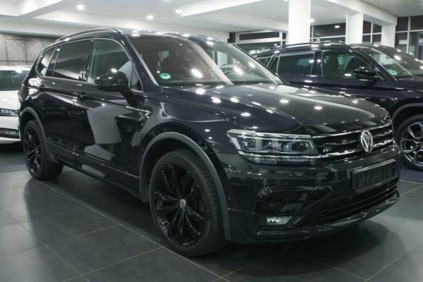 Volkswagen Tiguan Allspace Highline 4Motion 2.0 TDI 147kW 4x4 DSG R-Line / Virtual Cockpit / ALU 20''+ ALU 17''