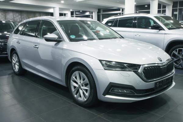 Škoda Octavia 4 Combi Style 2.0 TDI 110kW DSG / Virtual Cockpit / ALU 17''