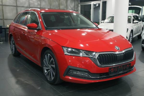 Škoda Octavia 4 Combi 2.0 TDI 110kW DSG / Webasto / Virtual Cockpit / ALU 18''