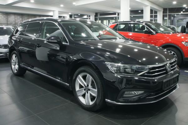 Volkswagen Passat B8 Variant Elegance 2.0 TDI 140kW DSG / Facelift 2020 / Virtual cockpit / Matrix Led / ALU 17''+ ALU 16''