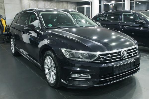 Volkswagen Passat B8 Variant Highline 4Motion 2.0 TDI 140kW 4x4 DSG R-Line / ALU 17''+ ALU 16''