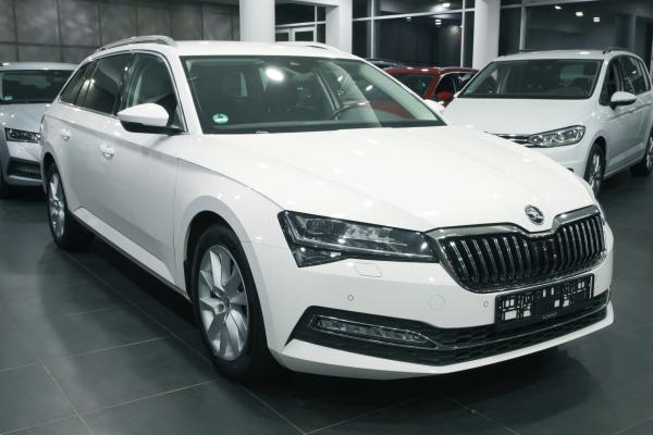 Škoda Superb 3 Combi Style 2.0 TDI 110kW DSG / Facelift 2020 / Matrix led / ALU 17''+ ALU 16''