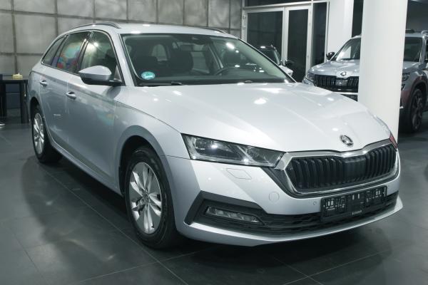 Škoda Octavia 4 Combi 2.0 TDI 110kW DSG / Virtual cockpit / ALU 16"