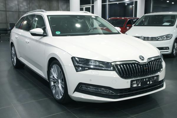 Škoda Superb 3 Combi Style 2.0 TDI 110kW DSG / Facelift 2020 / Virtual Cockpit / Matrix Led / 19''