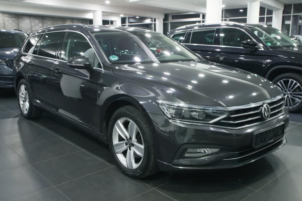 Volkswagen Passat B8 Variant Business 2.0 TDI 140kW DSG / Facelift 2020 / Virtual Cockpit / Matrix Led / ALU 17"