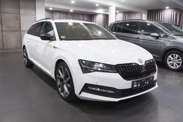 Škoda Superb 3 Combi 2.0 TDI 140kW DSG Sportline / Facelift 2020 / Virtual Cockpit / Matrix led / ALU 19''