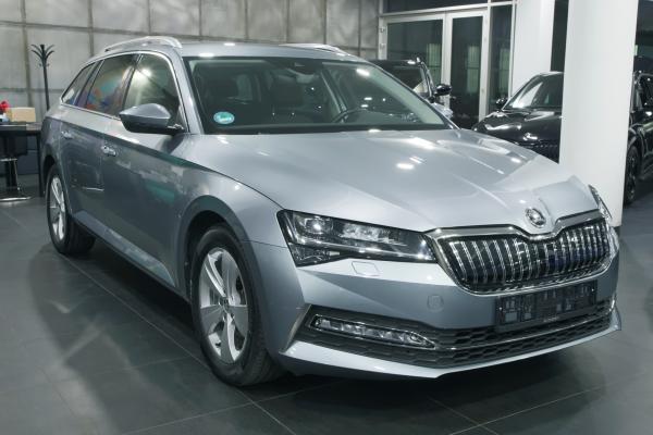 Škoda Superb iV (e-hybrid) Combi Style 1.4 TSI 115kW / DSG / Facelift 2020 / Matrix Led / ALU 17''