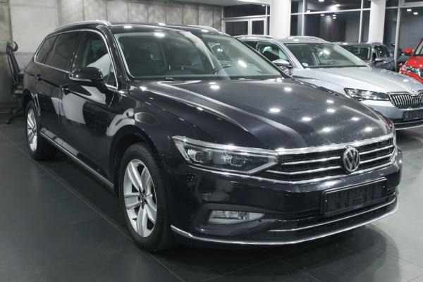 Volkswagen Passat B8 Variant Elegance 2.0 TSI 140kW DSG / Facelift 2020 / Virtual Cockpit / Matrix Led / ALU 17''