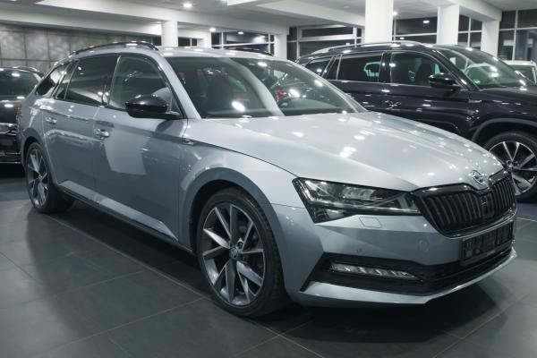 Škoda Superb 3 Combi 2.0 TDI 140kW DSG Sportline / Facelift 2020 / Matrix Led / ALU 19''+ ALU 17''