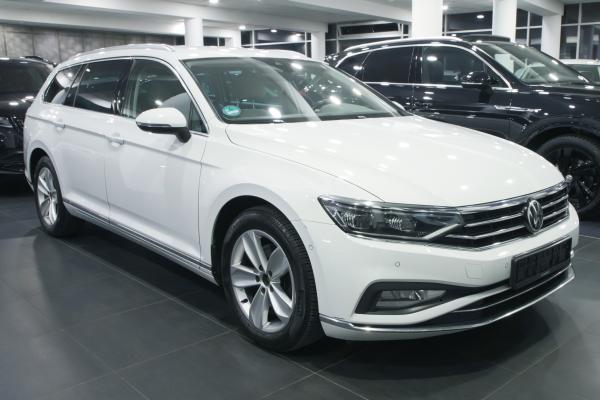 Volkswagen Passat B8 Variant Elegance 2.0 TDI 110kW DSG / Facelift 2020 / Webasto / Matrix Led / ALU 17''