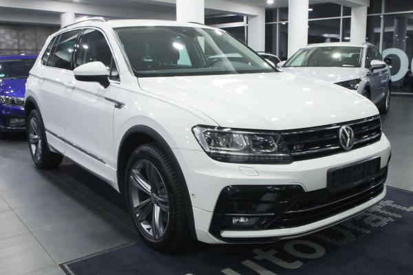 Volkswagen Tiguan Comfortline 4Motion 2.0 TDI 140kW 4x4 DSG R-Line / Webasto / Virtual cockpit / ALU 19''