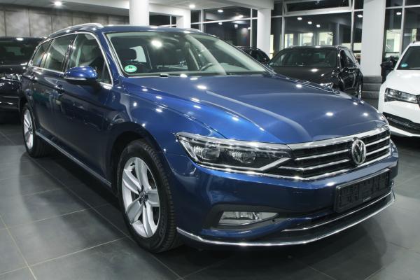 Volkswagen Passat B8 Variant Elegance 2.0 TDI 140kW DSG / Facelift 2020 / Webasto / Matrix Led / ALU 17''+ ALU 16''