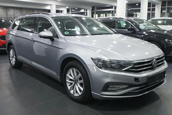 Volkswagen Passat B8 Variant Business 2.0 TDI 110kW DSG / Matrix Led / ALU 16"