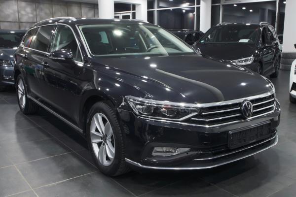 Volkswagen Passat B8 Variant Elegance 2.0 TDI 110kW DSG / Facelift 2020 / Matrix Led / ALU 17''