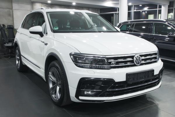 Volkswagen Tiguan Highline 4Motion 2.0 TDI 140kW 4x4 DSG R-Line / Head Up Display / 19''