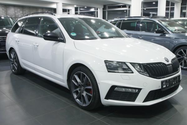 Škoda Octavia 3 Combi RS 2.0 TDI 135kW 4x4 DSG / Virtual cockpit / ALU 18''+ ALU 17''