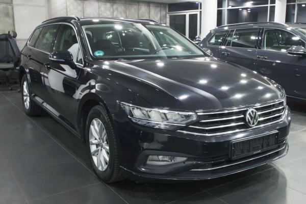 Volkswagen Passat B8 Variant Business 2.0 TDI 110kW DSG / facelift 2020 / 2x sada ALU 16''