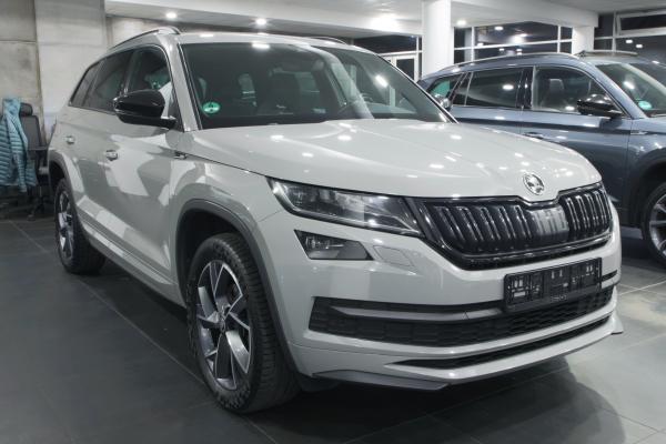 Škoda Kodiaq 2.0 TDI 110kW 4x4 DSG Sportline / Webasto / Virtual Cockpit / ALU 19''