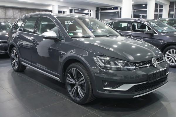 Volkswagen Golf 7 Variant 4Motion 2.0 TDI 135kW 4x4 DSG Alltrack / Active infoDisplay / ALU 18''+ ALU 17''