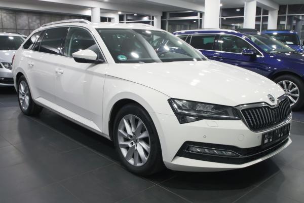 Škoda Superb 3 Combi Style 4x4 2.0 TDI 140kW DSG / Facelift 2020 / Webasto / Matrix Led / ALU 17''