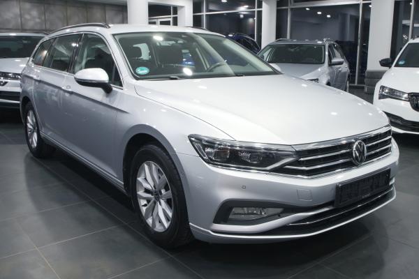 Volkswagen Passat B8 Variant Business 2.0 TDI 110kW DSG / Facelift 2020 / Matrix Led / ALU 17''