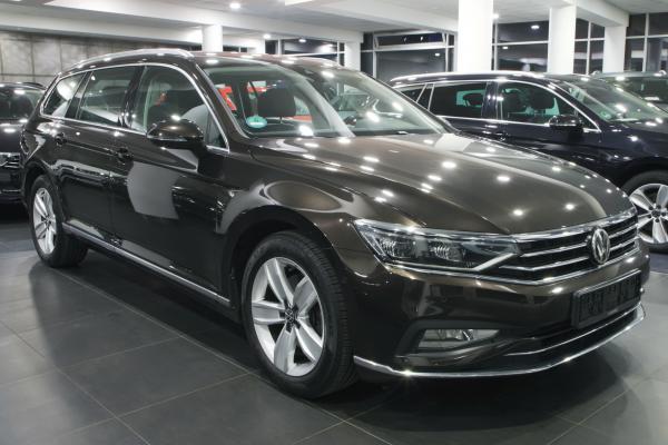 Volkswagen Passat B8 Variant Elegance 2.0 TDI 110kW DSG / Facelift 2020 / Matrix Led / ALU 17''