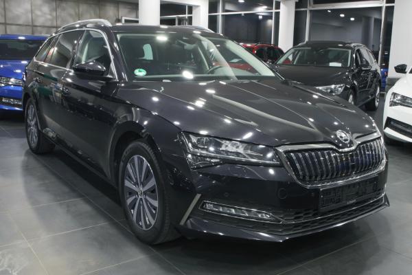 Škoda Superb 3 Combi Style 1.4 TSI iV 115kW DSG / Facelift 2020 / Webasto / Virtual Cockpit / Matrix Led / ALU 17''