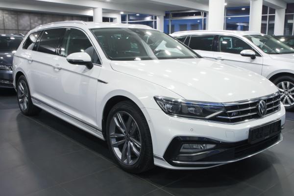 Volkswagen Passat B8 Variant Elegance 2.0 TDI 110kW DSG R-Line / Facelift 2020 / ALU 18''