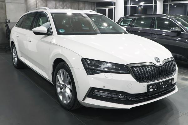 Škoda Superb 3 iV Combi Style 1.4 TSI 115kW DSG / Facelift 2020 / Matrix Led / 17''