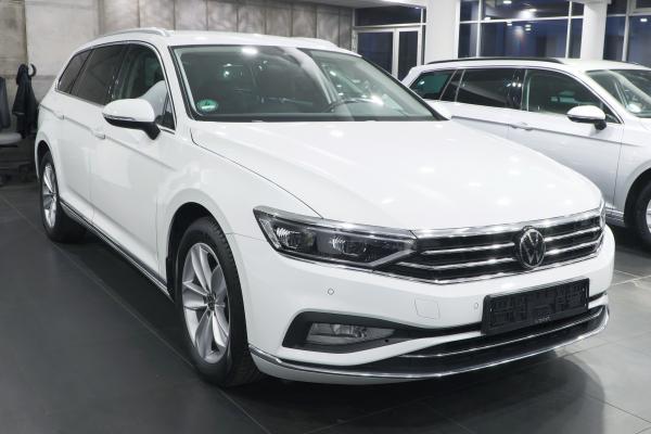 Volkswagen Passat B8 Variant Elegance 2.0 TDI 110kW DSG / Facelift 2020 / Matrix Led / ALU 17"