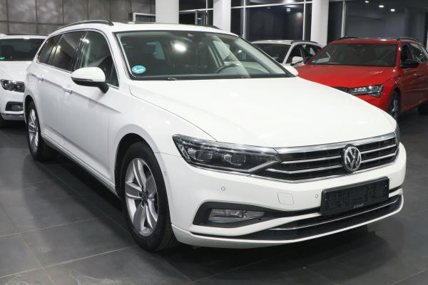 Volkswagen Passat B8 Variant Business 2.0 TDI 140kW DSG / Facelift 2020 / Webasto / Virtual Cockpit / Matrix Led / ALU 17" + ALU 16"