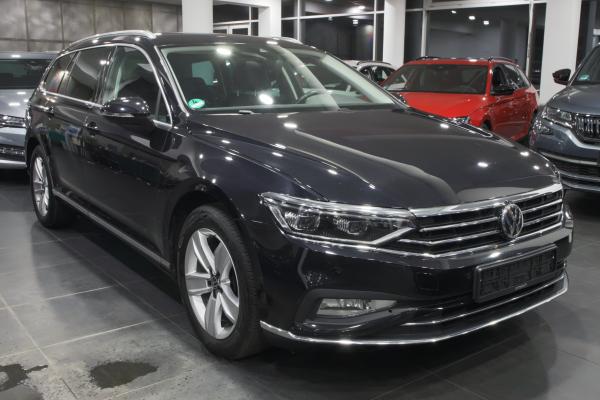 Volkswagen Passat B8 Variant Elegance 2.0 TDI 110kW DSG / Facelift 2020 / Matrix Led / ALU 17''